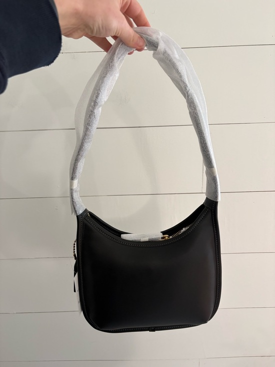Coach Handbags - Coach Curve Zip Bag